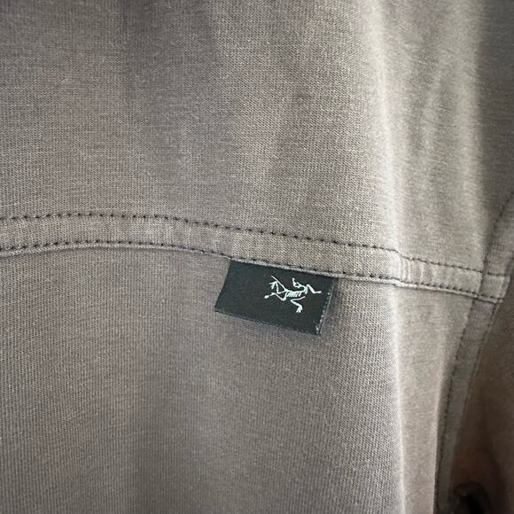 Arc’teryx Relax Fit Short Sleeve Polo Shirt Gray Size Medium ** Read Description - Picture 3 of 12